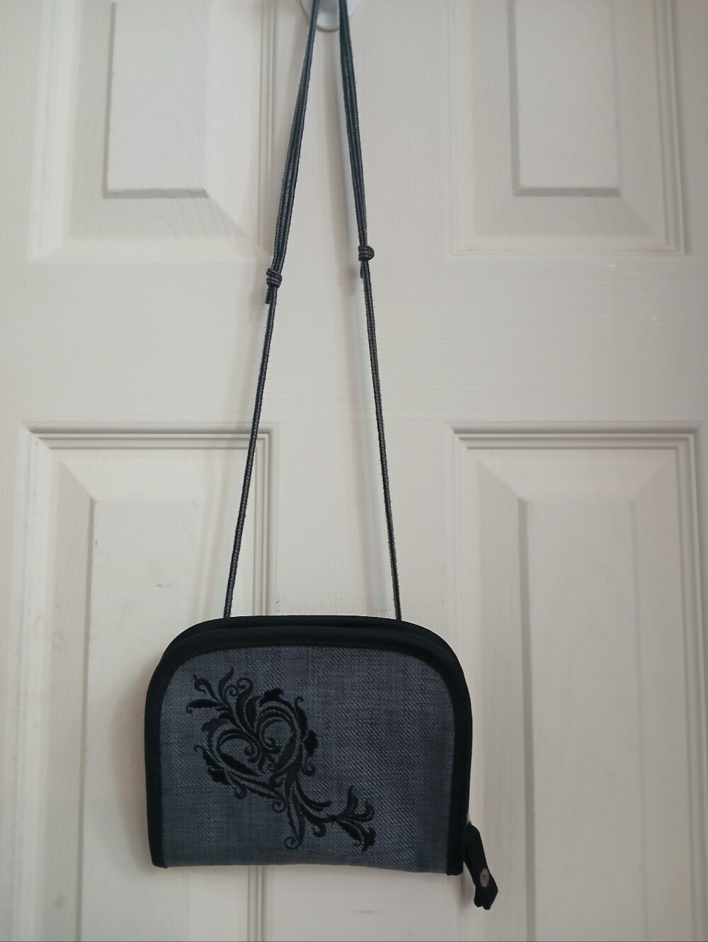 REI Crossbody Bag Purse Multi-Compartment Black Embroidery Gray Travel Utility
